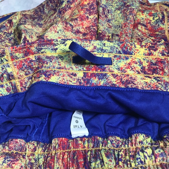 Lululemon shorts size 4 Like new - Picture 8 of 8